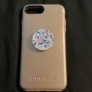 iPhone 8 Plus otterbox case with pop socket